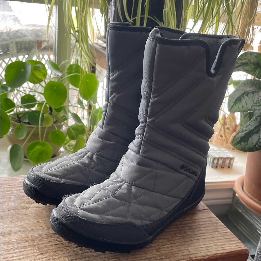 Columbia Women's Quilted Black and Gray Winter Boots
